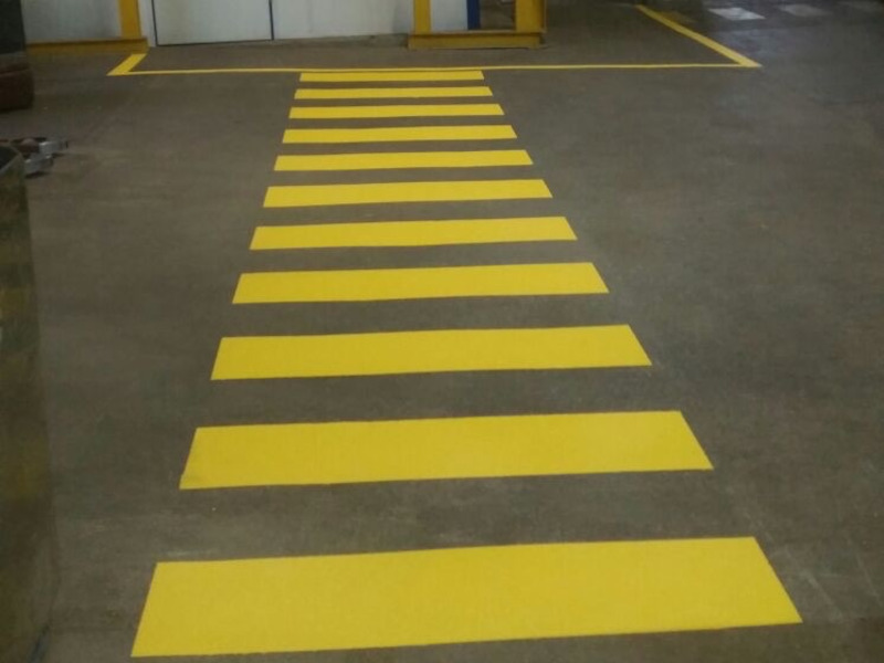 Bodenmarkierungen Fußweg nachher