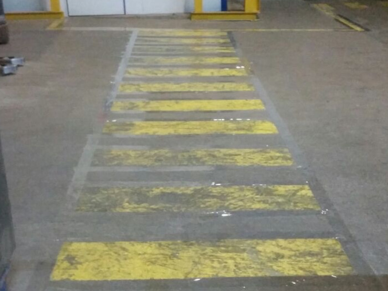 Bodenmarkierungen Fußweg vorher