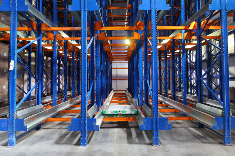 Kanallager mit Shuttlefahrzeug